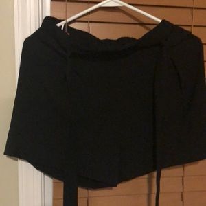 Sz L nwot black silk like shorts